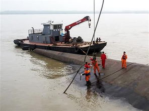 切割船底 潛水員進(jìn)船搜尋